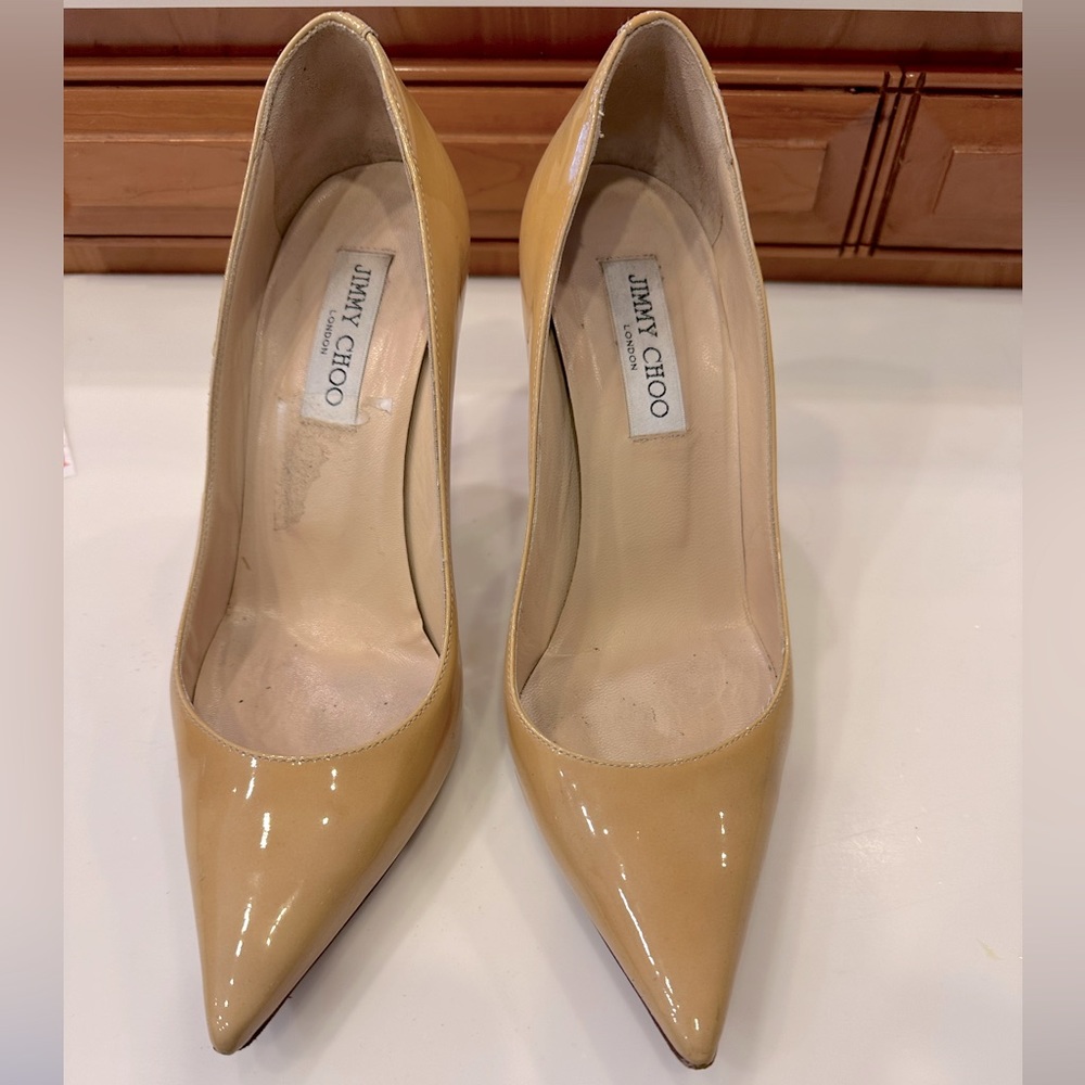 Jimmy Choo beige pump sz 39.5 almost new. Worn for once